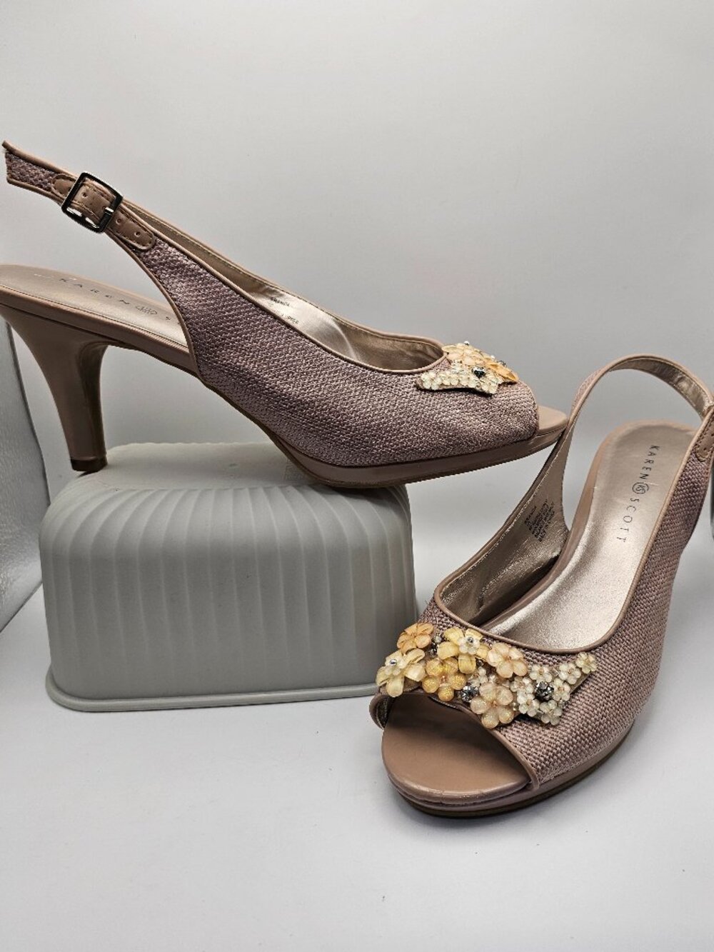 Karen Scott “Branca” Raffia Floral Peep‑Toe Slingback Heels – Size 10